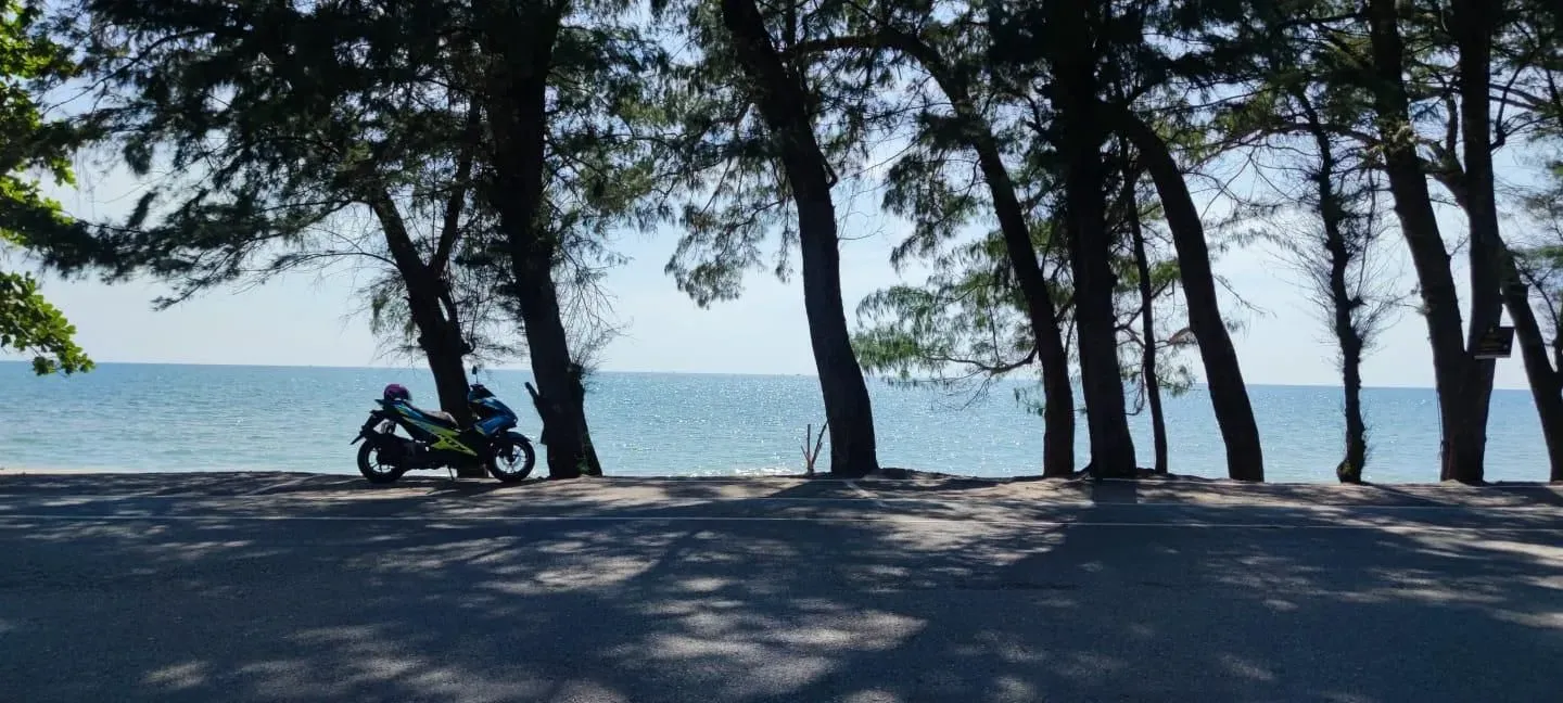 Beach road and sea near Merimökki